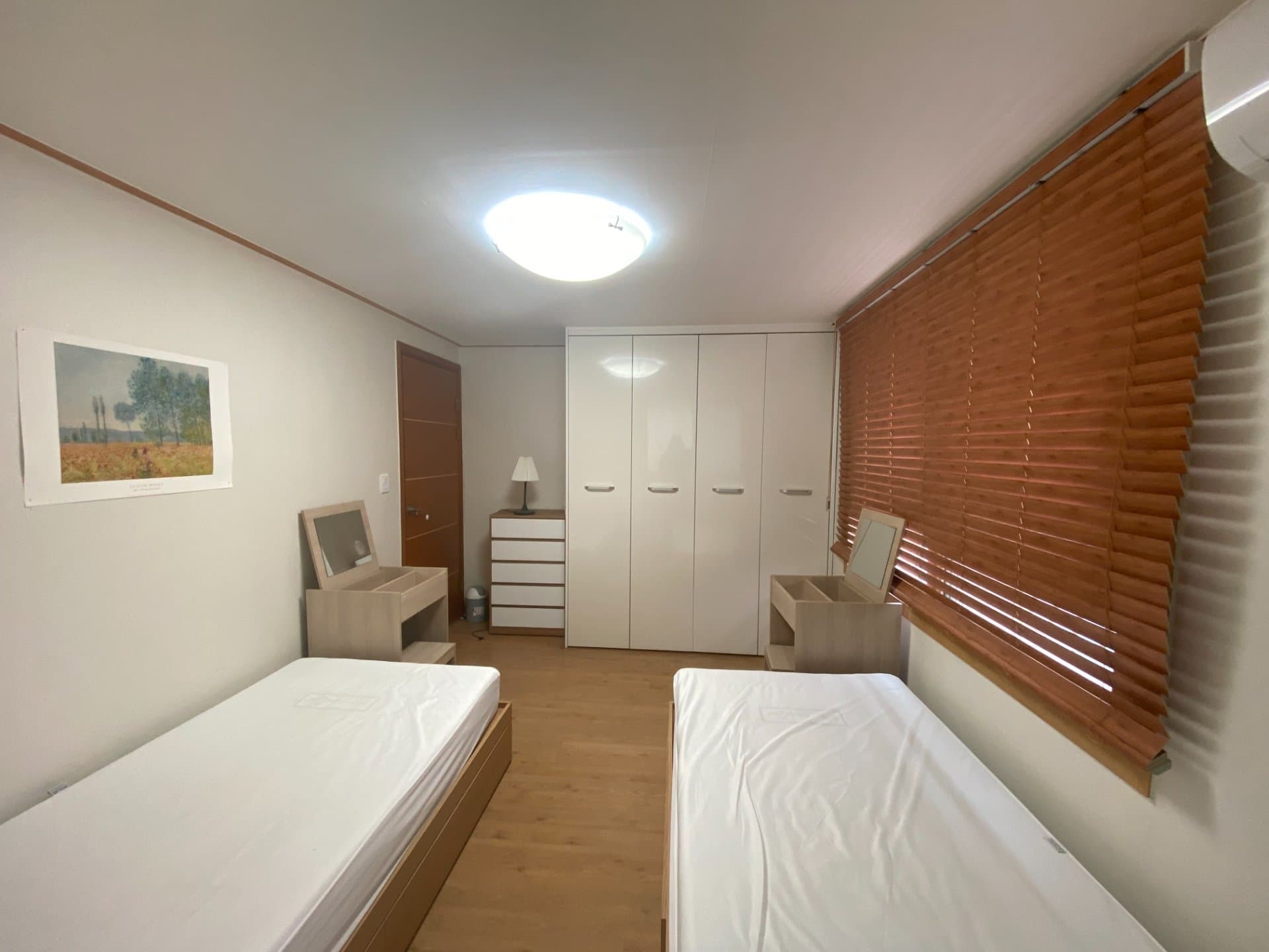 Private Room with a Separate Layout in a Female-Only Gangnam Share House