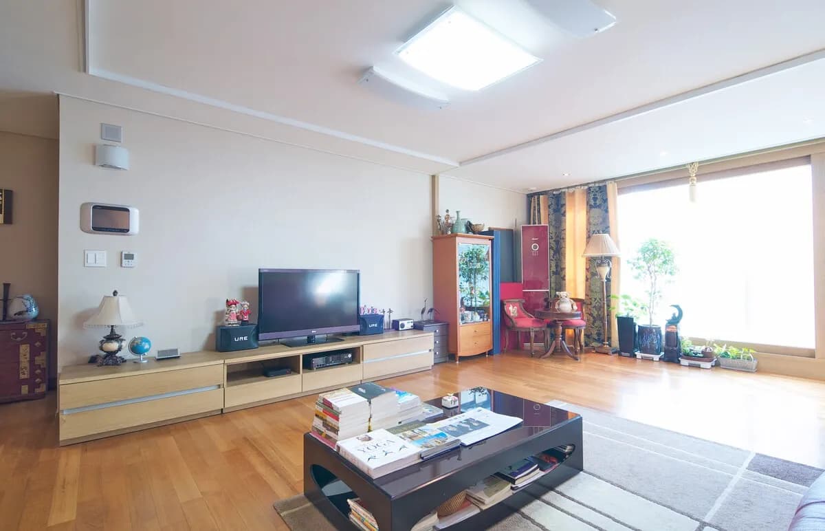 Best Location Luxurious Apartment 2