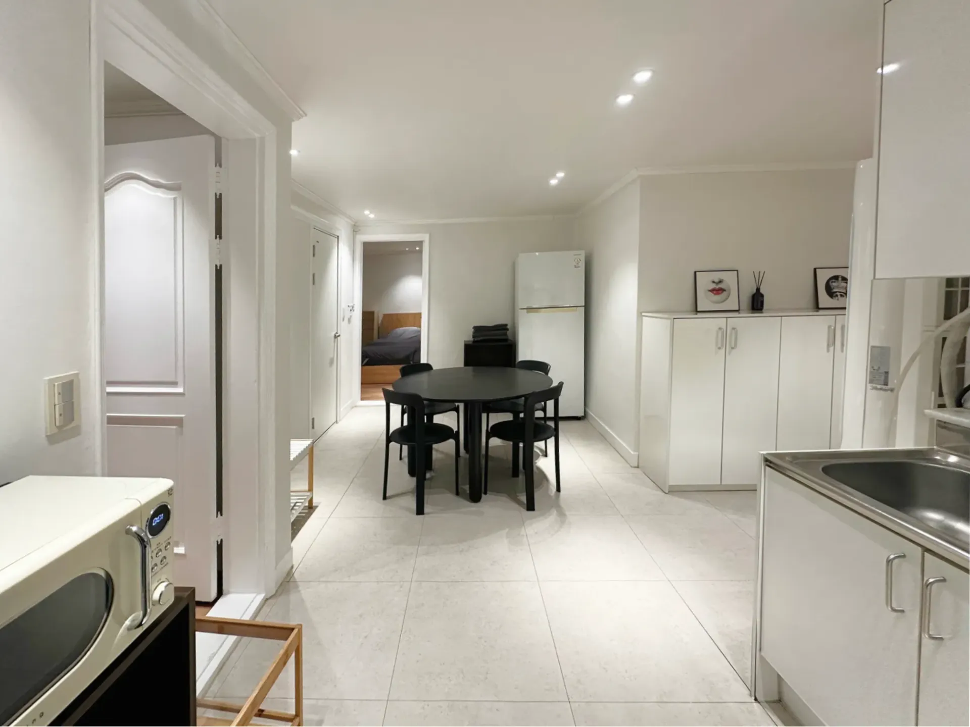 Spacious 3-Bedroom Home Near Apgujeong Rodeo